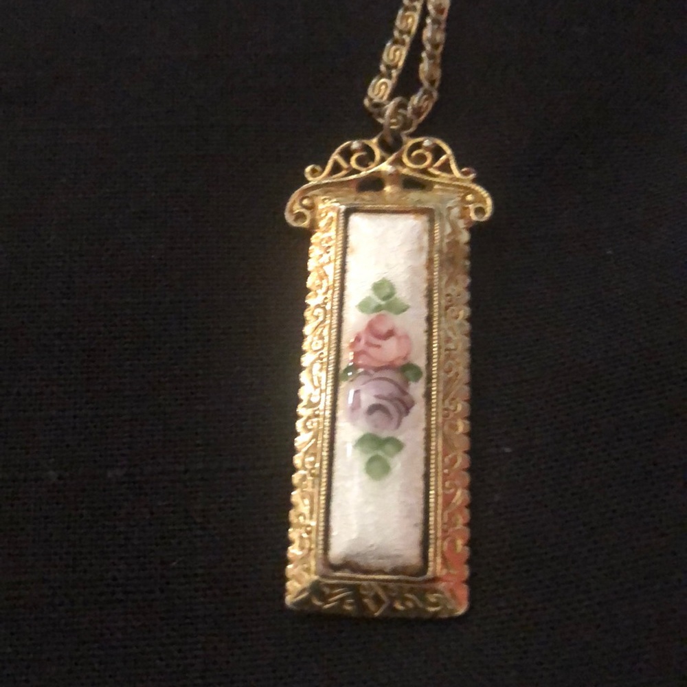 VINTAGE NECKLACE